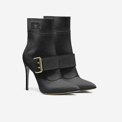 EAZI HIGH-HEEL-STIEFEL MIT GÜRTEL - THE LUXE KISS