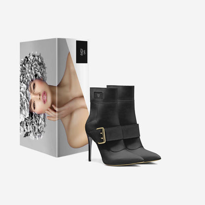 EAZI HIGH-HEEL-STIEFEL MIT GÜRTEL - THE LUXE KISS